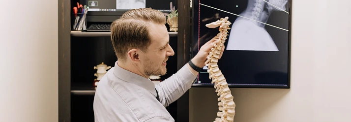 Chiropractor Elm Grove WI Robert Fugiel With Spine Model